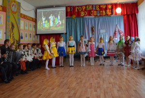 на празднике русской песни в Сорокинской школе